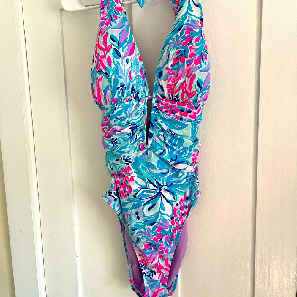 Lilly Pulitzer XL one piece swimsuit with built in cups !